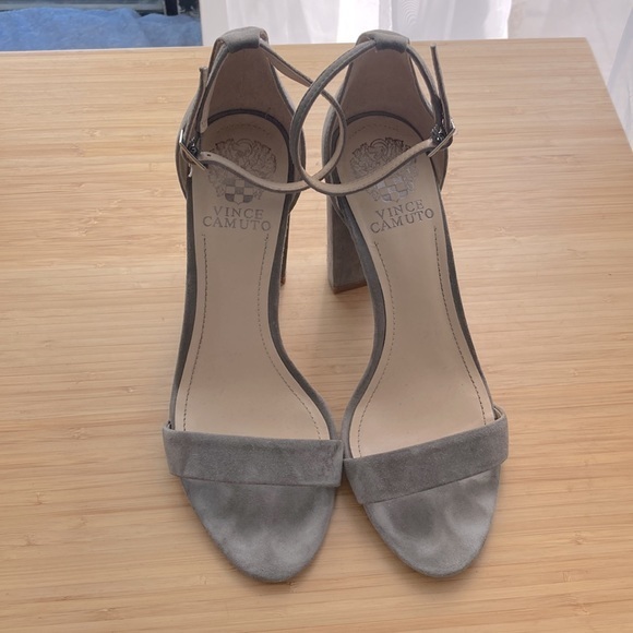 Vince Camuto block heel sandals - 7.5 - Picture 2 of 3